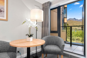 Lovely Lakefront Unit with View